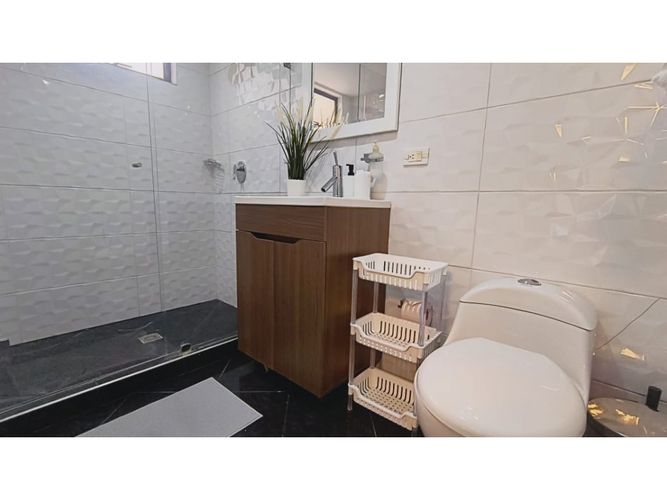 Apartamento en arriendo en El Poblado, Medellín, 240 m² · foto 6 de 11