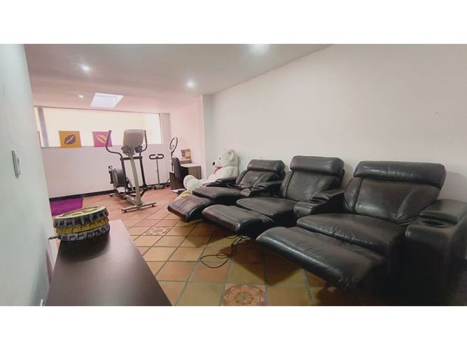 Apartamento en arriendo en El Poblado, Medellín, 240 m² · foto 8 de 11