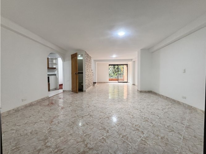 Apartamento de 4 alcobas en arriendo en El Diamante No. 2, Medellín, 132 m² · foto 2 de 19