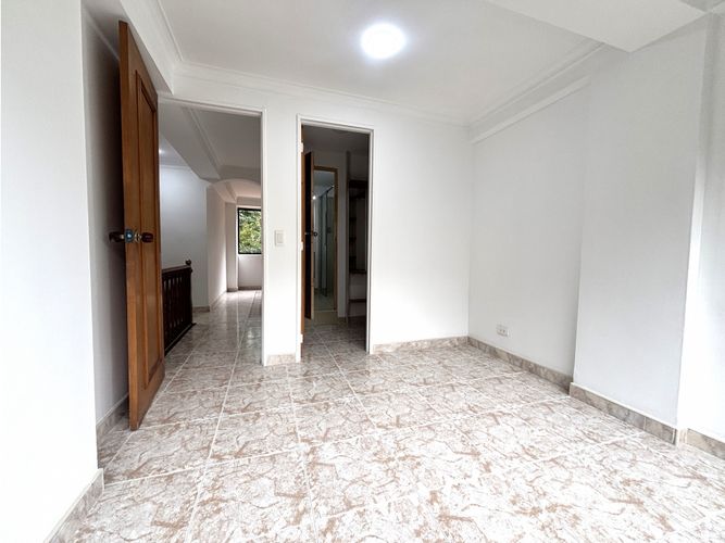 Apartamento de 4 alcobas en arriendo en El Diamante No. 2, Medellín, 132 m² · foto 9 de 19