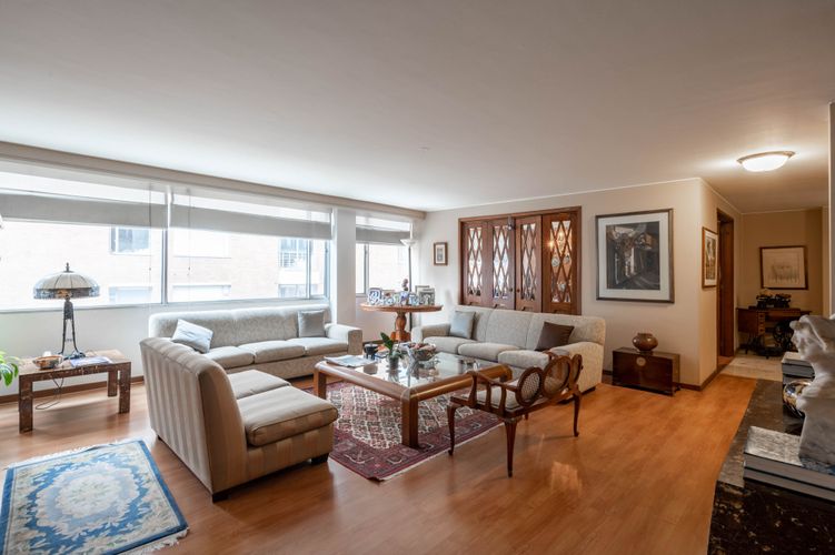 Apartamento de 3 alcobas en venta en Chico Norte, Bogotá, 202 m² · foto 2 de 20