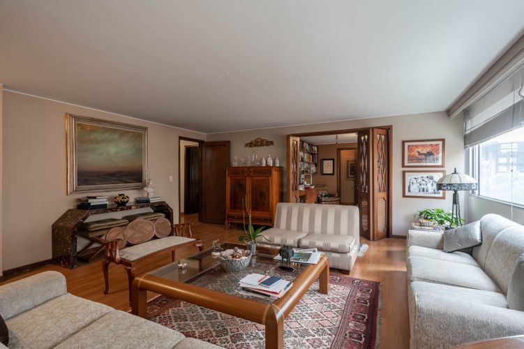 Apartamento de 3 alcobas en venta en Chico Norte, Bogotá, 202 m² · foto 3 de 20