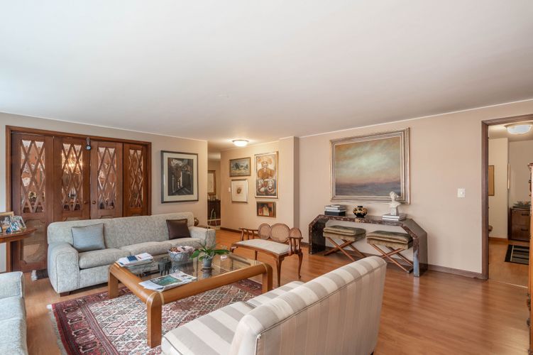 Apartamento de 3 alcobas en venta en Chico Norte, Bogotá, 202 m² · foto 5 de 20