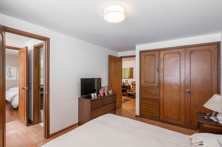 Apartamento de 3 alcobas en venta en Chico Norte, Bogotá, 202 m² · foto 17 de 20