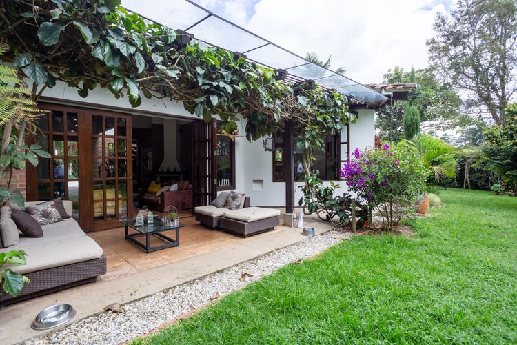 Casa de 5 alcobas en venta en El Tablazo, Rionegro, 404 m² · foto 1 de 20