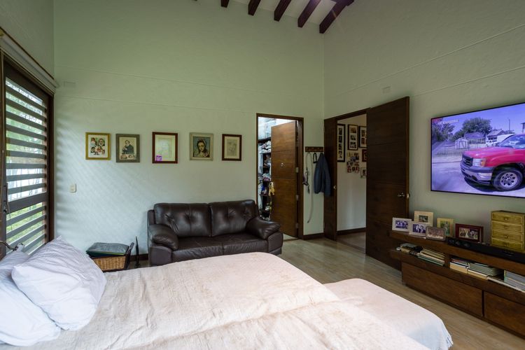 Casa de 5 alcobas en venta en El Tablazo, Rionegro, 404 m² · foto 16 de 20