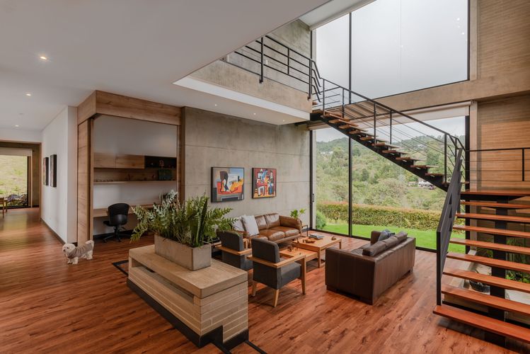 Casa de 3 alcobas en venta en Loma Del Escobero, Envigado, 450 m² · foto 1 de 17