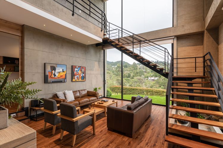Casa de 3 alcobas en venta en Loma Del Escobero, Envigado, 450 m² · foto 2 de 17