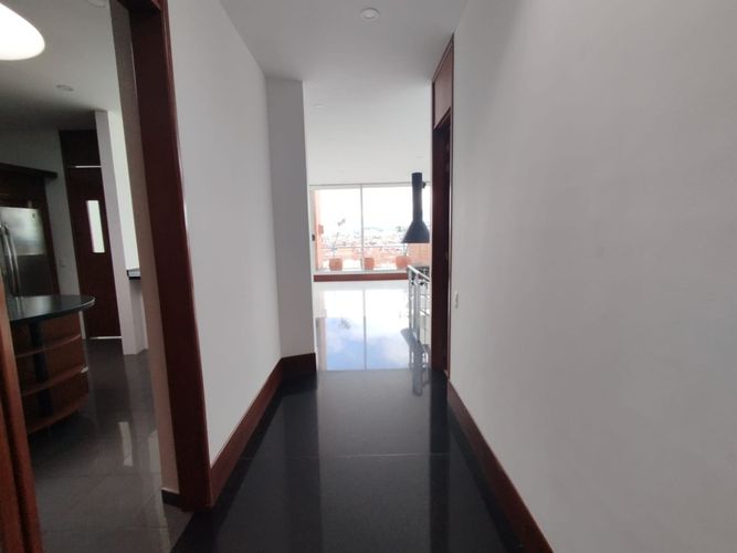 Apartamento de 3 alcobas en venta en Santa Barbara Oriental, Bogotá, 299 m² · foto 2 de 24