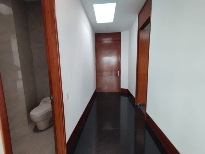 Apartamento de 3 alcobas en venta en Santa Barbara Oriental, Bogotá, 299 m² · foto 3 de 24