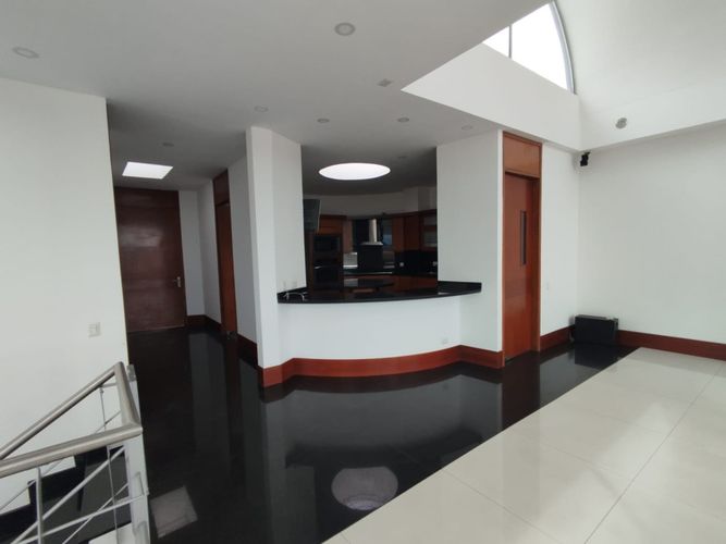 Apartamento de 3 alcobas en venta en Santa Barbara Oriental, Bogotá, 299 m² · foto 6 de 24