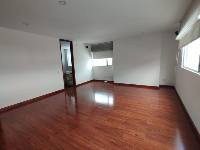 Apartamento de 3 alcobas en venta en Santa Barbara Oriental, Bogotá, 299 m² · foto 16 de 24
