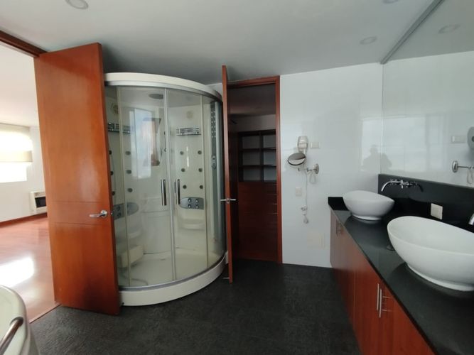 Apartamento de 3 alcobas en venta en Santa Barbara Oriental, Bogotá, 299 m² · foto 18 de 24