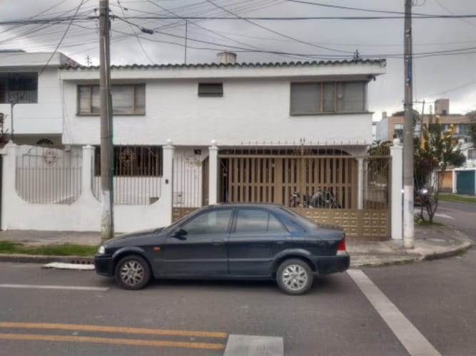 Casa de 5 alcobas en arriendo en Estoril, Bogotá, 350 m² · foto 3 de 10