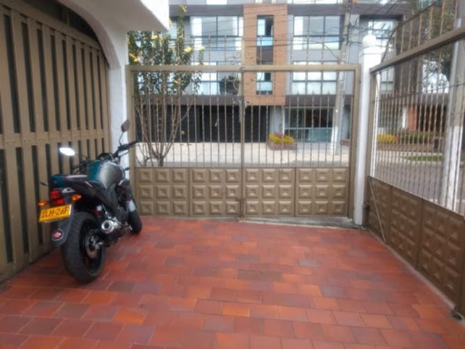 Casa de 5 alcobas en arriendo en Estoril, Bogotá, 350 m² · foto 4 de 10