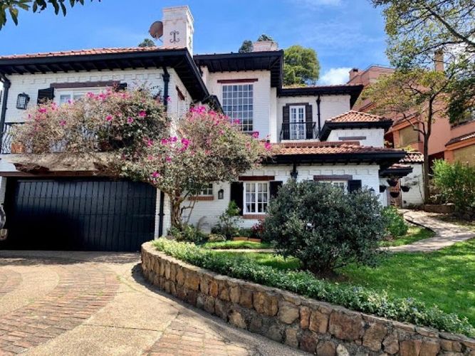 Casa de 4 alcobas en venta en Lindaraja, Bogotá, 600 m² · foto 2 de 20