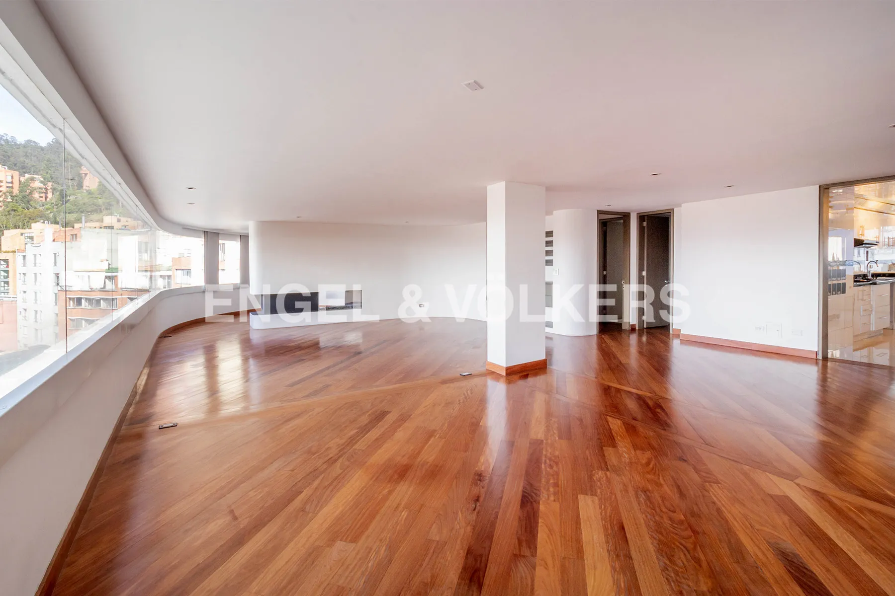 Apartamento en venta en Los Rosales, Bogotá · foto 4 de 18