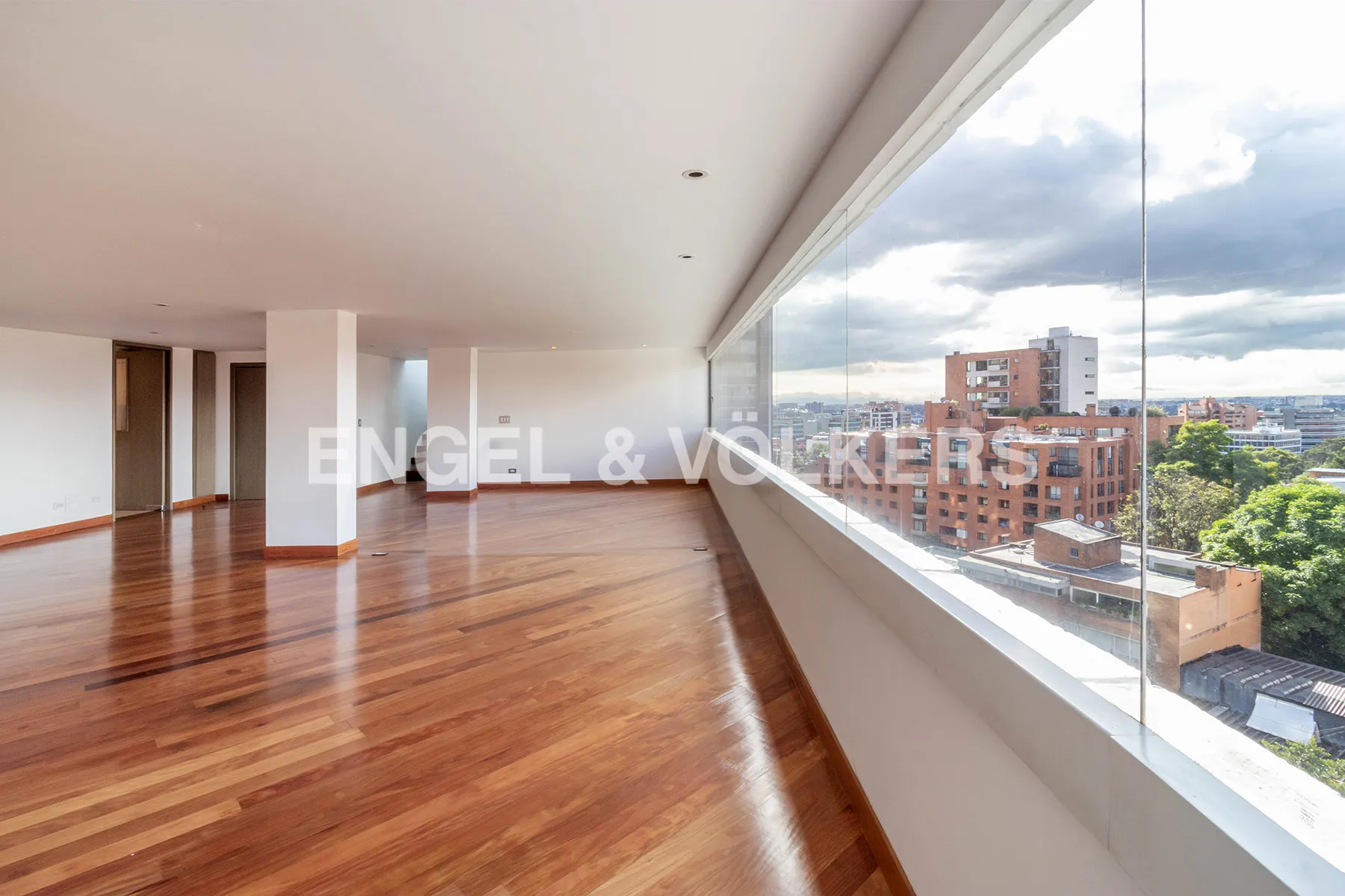 Apartamento en venta en Los Rosales, Bogotá · foto 3 de 18