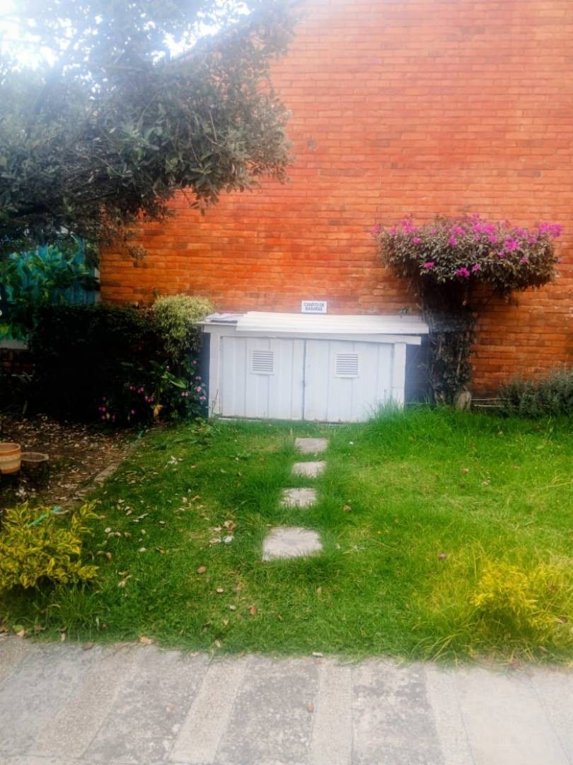 Casa en venta en Alhambra, Bogotá · foto 2 de 22