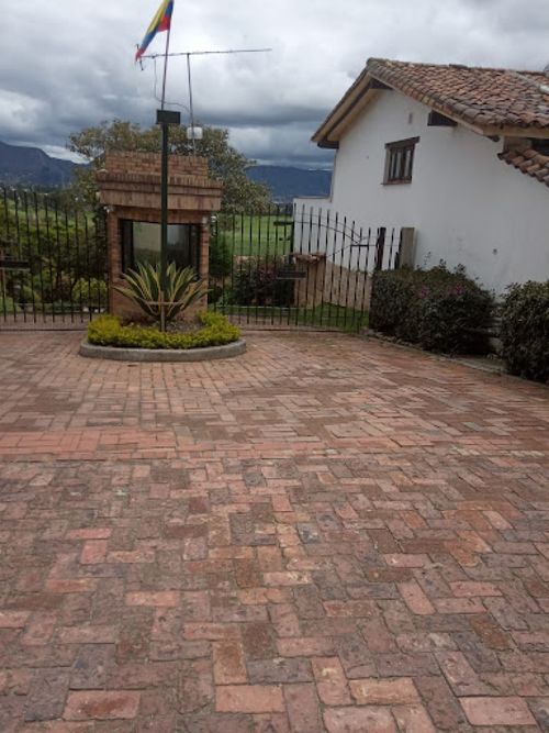 Casa de 4 alcobas en venta en Conejera, Bogotá, 300 m² · foto 2 de 24