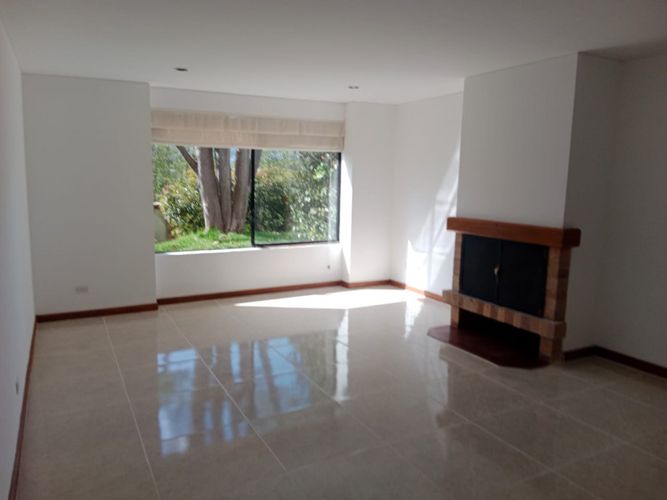 Casa de 4 alcobas en venta en Conejera, Bogotá, 300 m² · foto 3 de 24