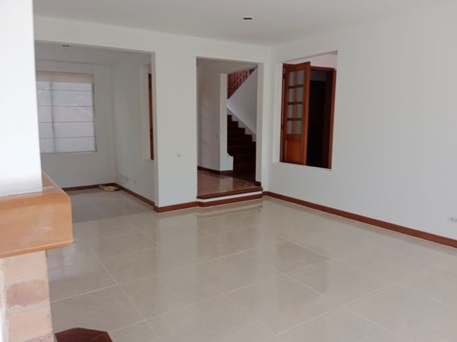 Casa de 4 alcobas en venta en Conejera, Bogotá, 300 m² · foto 4 de 24