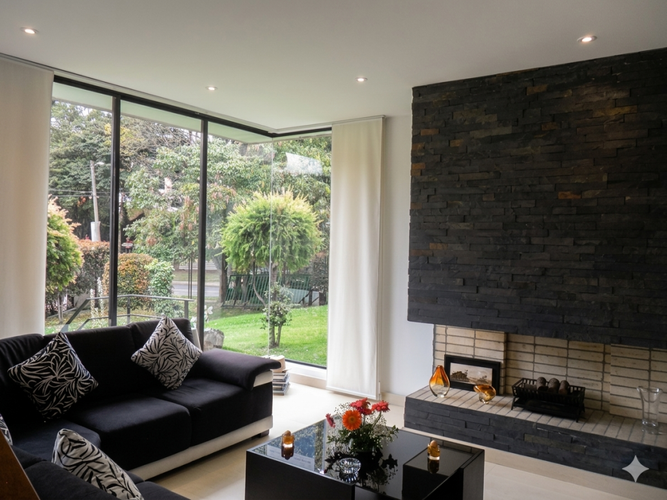 Casa de 3 alcobas en venta en Cerros De Niza, Bogotá, 320 m² · foto 2 de 19