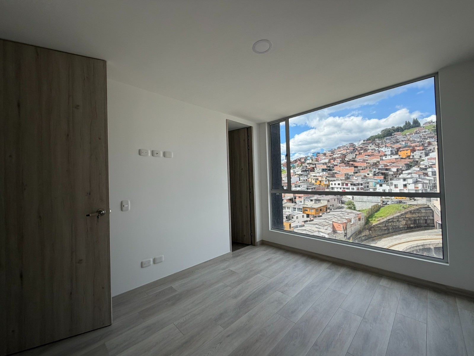 Apartamento en venta en Avenida Kevin Angel, Manizales · foto 3 de 11