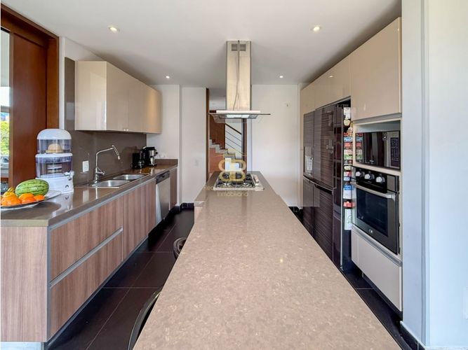 Casa de 3 alcobas en venta en Pueblo Viejo, Cota, 223 m² · foto 7 de 24