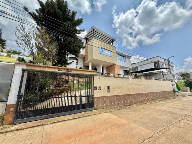 Casa de 5 alcobas en venta en Lagos Del Cacique, Bucaramanga, 541 m² · foto 17 de 20