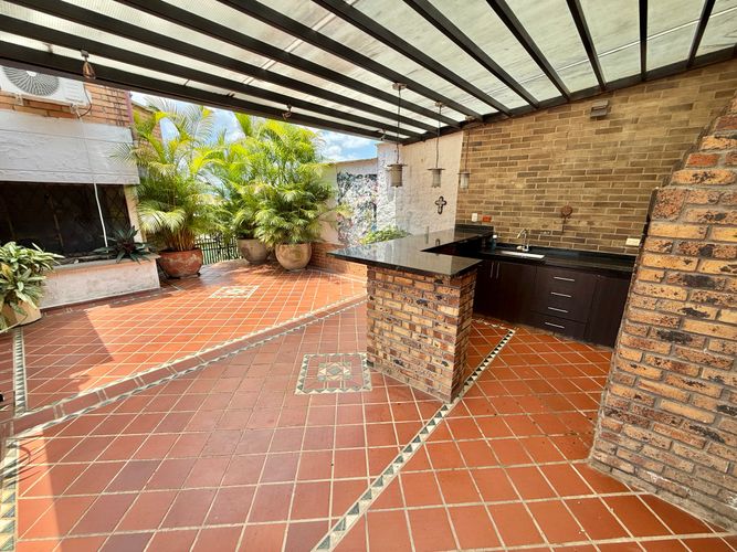 Casa de 5 alcobas en venta en Lagos Del Cacique, Bucaramanga, 541 m² · foto 18 de 20