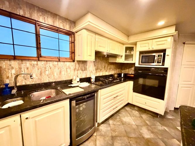 Apartamento de 4 alcobas en venta en Lindaraja, Bogotá, 257 m² · foto 6 de 22