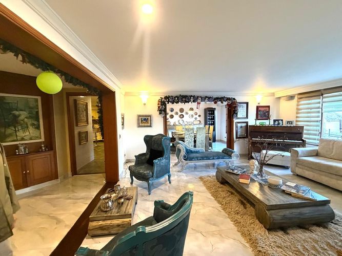 Apartamento de 4 alcobas en venta en Lindaraja, Bogotá, 257 m² · foto 3 de 22