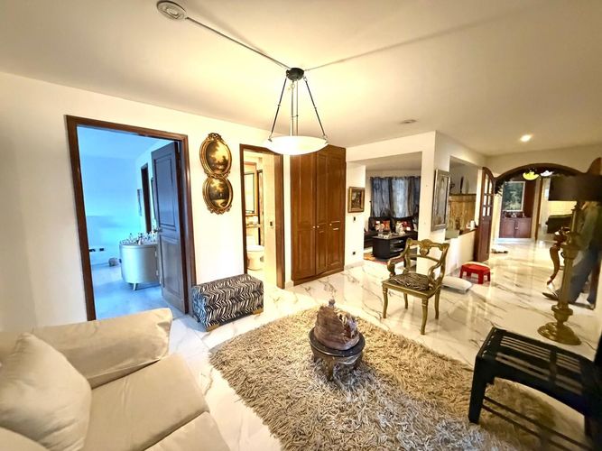 Apartamento de 4 alcobas en venta en Lindaraja, Bogotá, 257 m² · foto 11 de 22