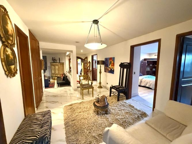 Apartamento de 4 alcobas en venta en Lindaraja, Bogotá, 257 m² · foto 10 de 22