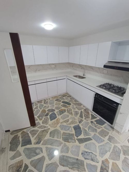 Apartamento de 3 alcobas en arriendo en Las Lomas, Medellín, 143 m² · foto 16 de 20