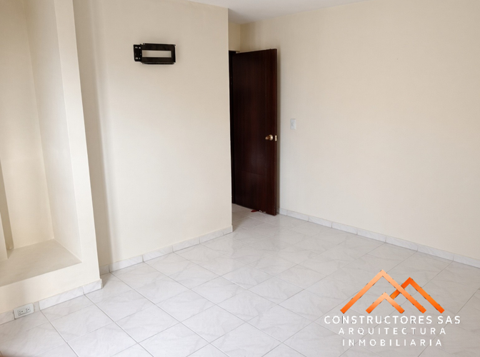 Casa de 6 alcobas en venta en La Francia, Ibagué, 205 m² · foto 3 de 23