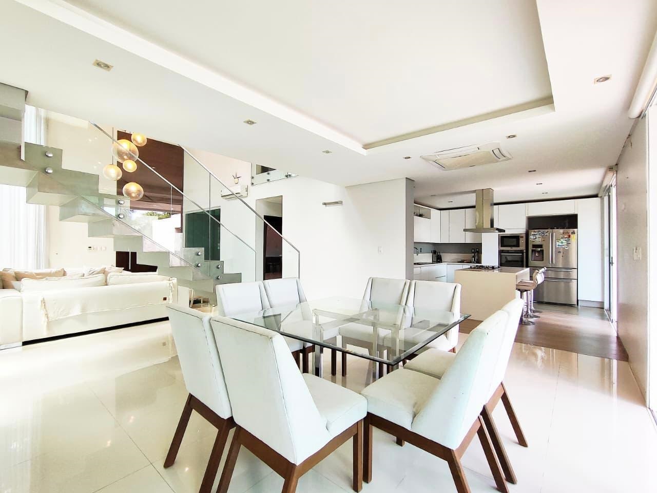 Imponente residencia de arquitectura moderna y minimalista amoblada. Zona Yacht. - foto 2