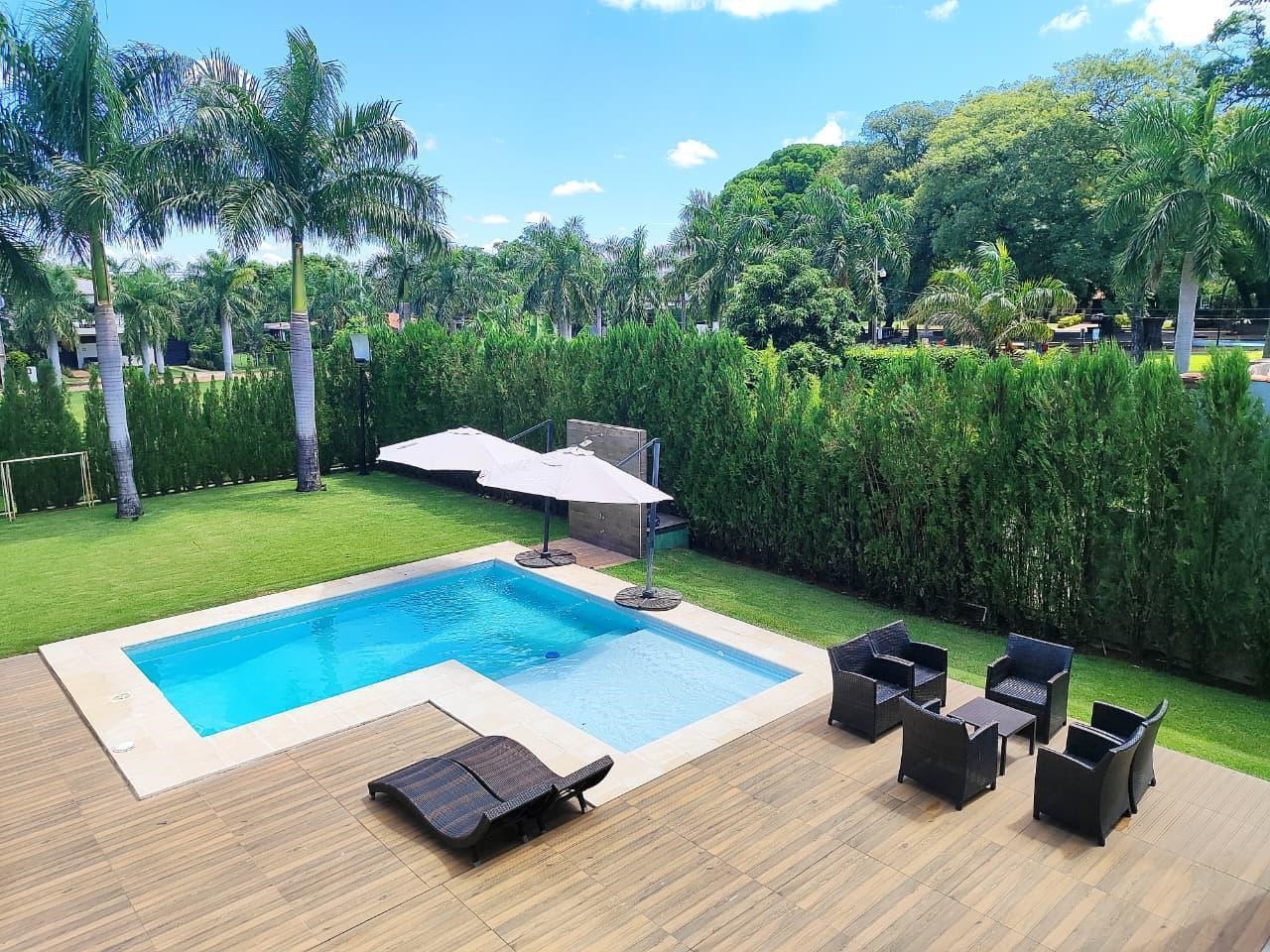 Imponente residencia de arquitectura moderna y minimalista amoblada. Zona Yacht. - foto 4