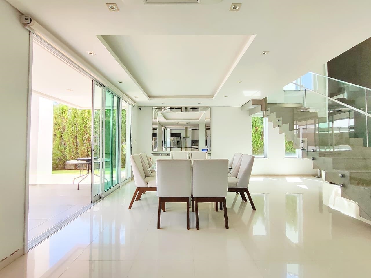 Imponente residencia de arquitectura moderna y minimalista amoblada. Zona Yacht. - foto 5