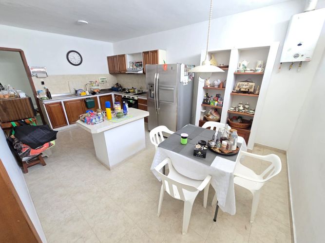 Casa de 8 alcobas en venta en Lagos Del Cacique, Bucaramanga, 580 m² · foto 4 de 17