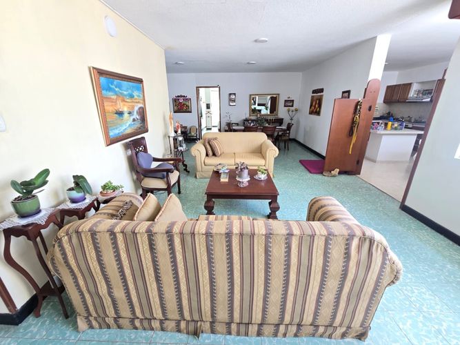 Casa de 8 alcobas en venta en Lagos Del Cacique, Bucaramanga, 580 m² · foto 7 de 17