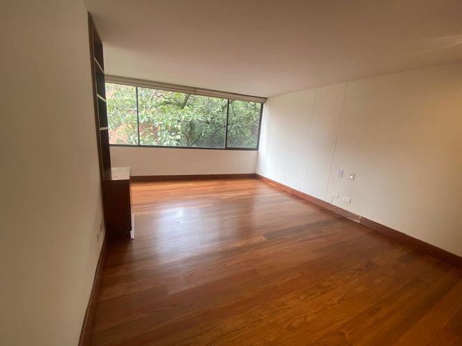 Apartamento de 3 alcobas en venta en Los Rosales, Bogotá, 337 m² · foto 12 de 16
