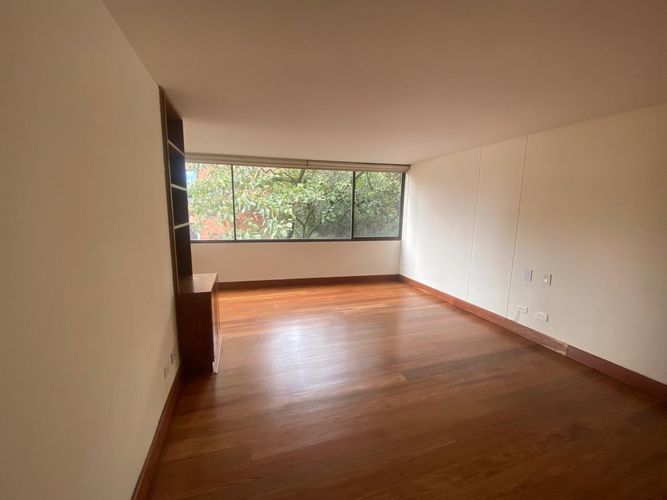 Apartamento de 3 alcobas en venta en Los Rosales, Bogotá, 337 m² · foto 13 de 16