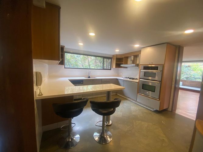 Apartamento de 3 alcobas en venta en Los Rosales, Bogotá, 337 m² · foto 8 de 16