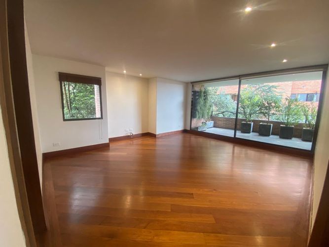 Apartamento de 3 alcobas en venta en Los Rosales, Bogotá, 337 m² · foto 3 de 16