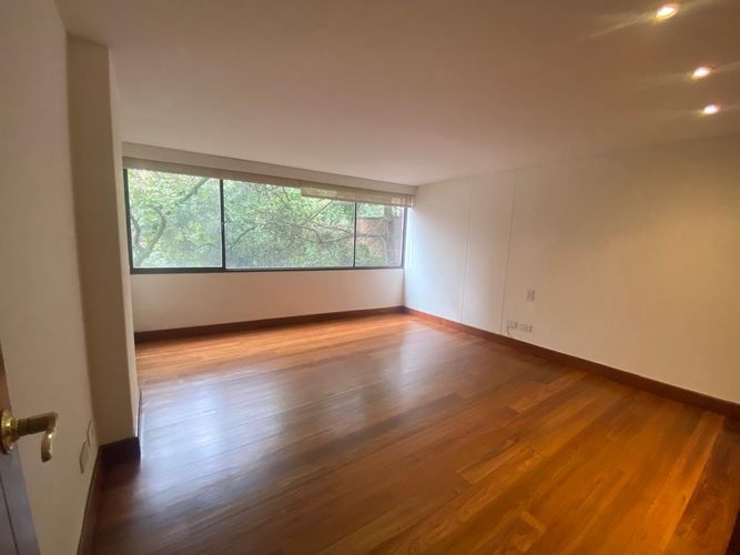 Apartamento de 3 alcobas en venta en Los Rosales, Bogotá, 337 m² · foto 14 de 16