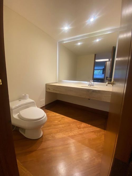 Apartamento de 3 alcobas en venta en Los Rosales, Bogotá, 337 m² · foto 16 de 16