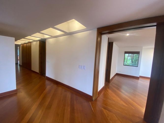 Apartamento de 3 alcobas en venta en Los Rosales, Bogotá, 337 m² · foto 11 de 16