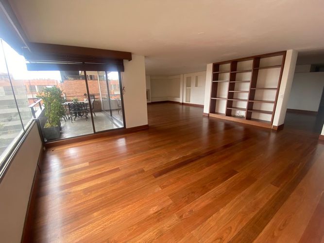 Apartamento de 3 alcobas en venta en Los Rosales, Bogotá, 337 m² · foto 4 de 16